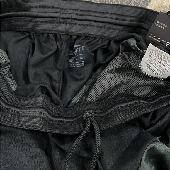 Nike Men’s Loose Fit Shorts - New - Picture 5 of 6